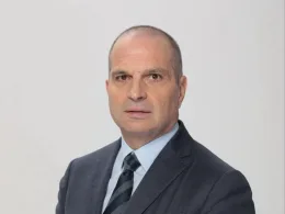 инцидент с блокирани пътници на летище