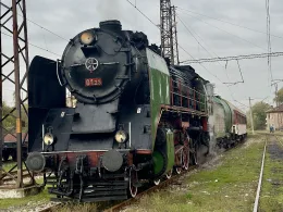 влак с парен локомотив