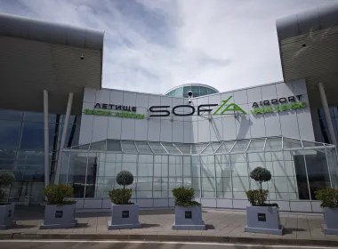 силен вятър летище Васил Левски отменени полети